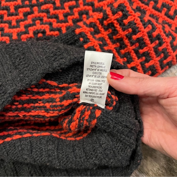 Theory 100% Wool Fretta Loryelle Sweater, Red & Black Geometric Print, W… - Picture 4 of 5